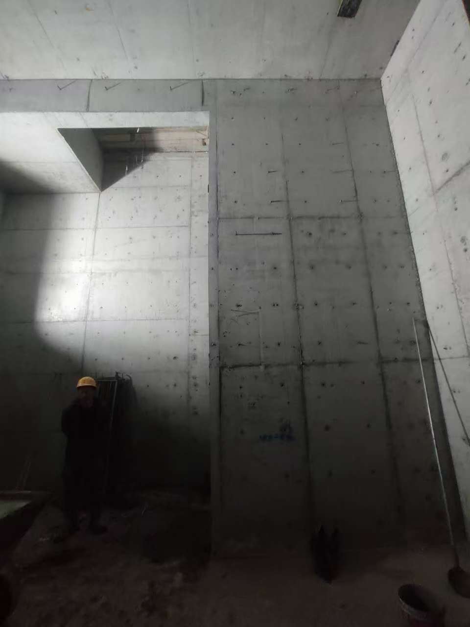 吴忠墙上开槽钢筋断了有影响吗